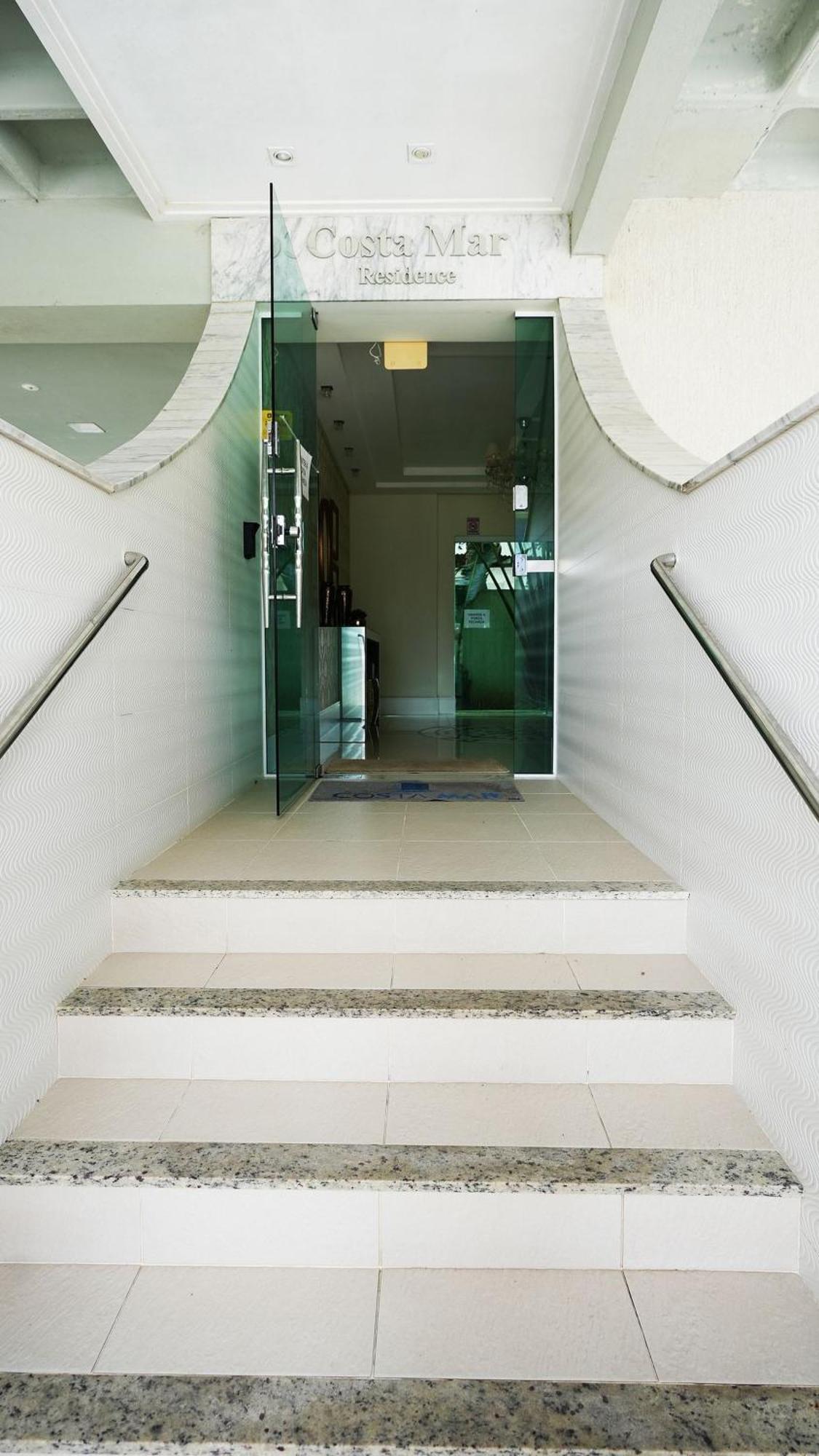 شقة Edificio Costa Mar - Centro De بومبينهاس المظهر الخارجي الصورة